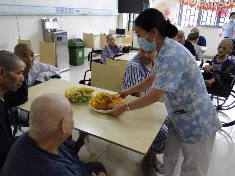 大足区第三人民医院万古养护中心:开展“花好月圆 乐享中秋节”主题活动